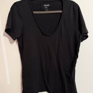 Cariloha Casual Black V-Neck Women's Top